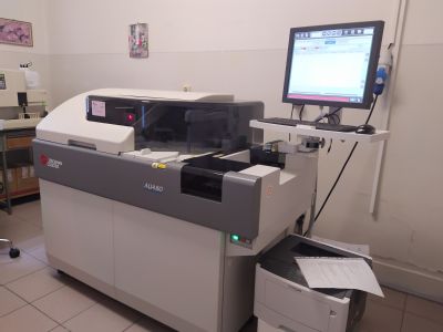 V Nemocnici Zlaté Moravce využívajú najmodernejší prístroj na vyšetrenia vzoriek krvi