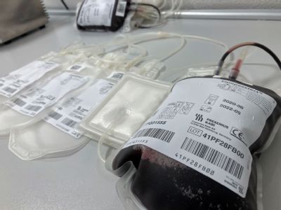 Kritický nedostatok krvi pomohli dobrovoľníci v zlatomoraveckej nemocnici znížiť, darovali jej viac ako 7 litrov 