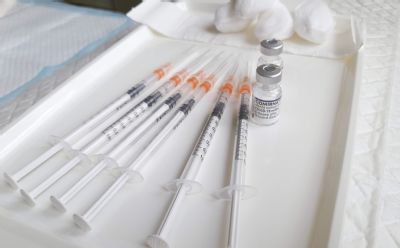 Nemocnica AGEL Zlaté Moravce podala za minulý rok takmer 25 500 dávok vakcíny proti koronavírusu